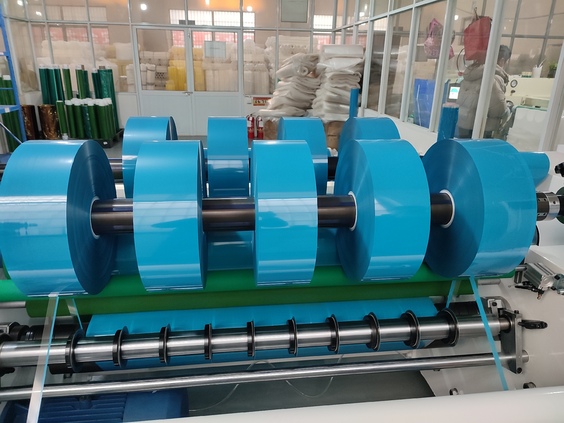 1671690761999942.jpg 大卷pet膠帶3.jpg